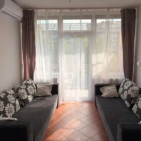 Apartment Karolina Beachfront 2 Min To Festival